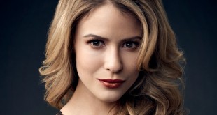 Caroline (Linsey Godfrey) - Beautiful