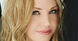 L'attrice Adrienne Frantz (Amber Moore a Beautiful)