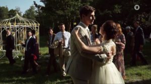 Paul e Romy ballano al loro matrimonio, Tempesta d'amore © ARD (Screenshot)