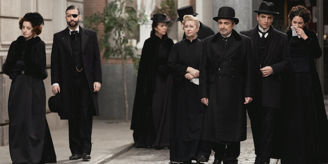 Il funerale di TRINI a Una vita / Credits Mediaset e BOOMERANG TV