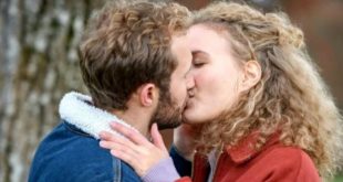 Florian e Maja si baciano, Tempesta d'amore © ARD Christof Arnold (1)