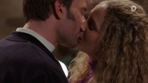 Steffen e Franzi si baciano, Tempesta d'amore © ARD Screenshot