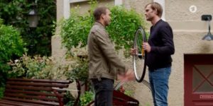 Steffen non vuole che Tim ripari la bici di Franzi, Tempesta d'amore © ARD (Screenshot)
