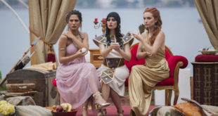 DEMET ÖZDEMIR (SANEM AYDIN), BASAK GÜMÜLCINELIOGLU (DENIZ KESKIN), TUGÇE KUMRAL (DEREN)