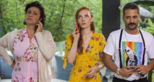 ANIL ÇELIK (CEY CEY), BASAK GÜMÜLCINELIOGLU (DENIZ KESKIN), ÖZLEM TOKASLAN (MEVKIBE) di Daydreamer