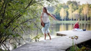 Franzi va all'appuntamento con Tim dopo essere caduta nel lago, Tempesta d'amore © ARD Christof Arnold