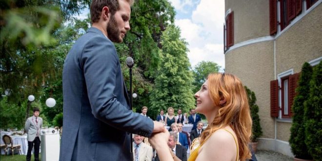 Constanze fa una proposta di matrimonio a Florian, Tempesta d'amore © ARD Christof Arnold