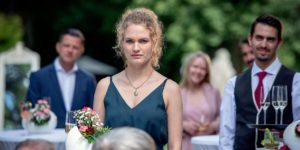 Maja assiste alla proposta di matrimonio di Constanze a Florian, Tempesta d'amore © ARD/Christof Arnold