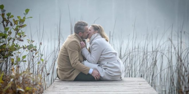 Erik e Cornelia si baciano, Tempesta d'amore © ARD Christof Arnold (1)