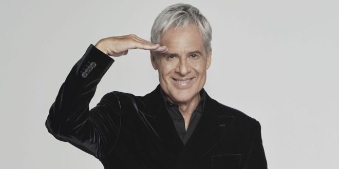 Uà - Uomo di varie età con Claudio Baglioni