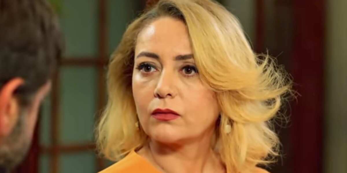 Terra amara, cast chi è Sibel Taşçıoğlu (Şermin Yaman) Terra amara, cast chi è Sibel Taşçıoğlu (Şermin Yaman)