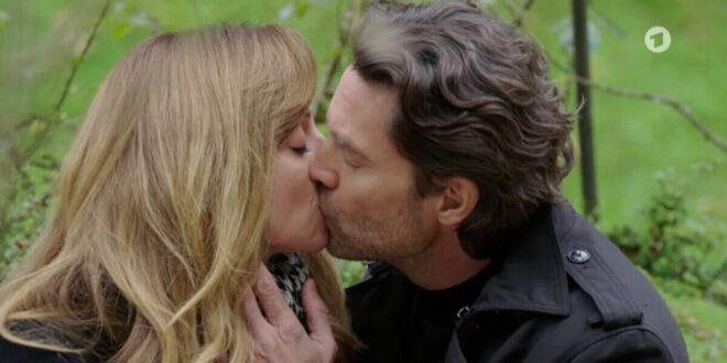Ariane e Karl si baciano, Tempesta d'amore ARD (Screenshot)