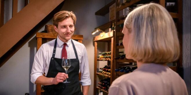 Henning e Nina in cantina, Tempesta d'amore © ARD WDR Christof Arnold