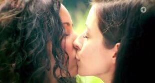 Vanessa e Carolin si baciano, Tempesta d'amore © ARD (Screenshot)