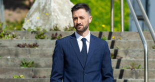 Carlo Caracciolo è Gennaro Gagliotti a Un posto al sole (foto RAI)