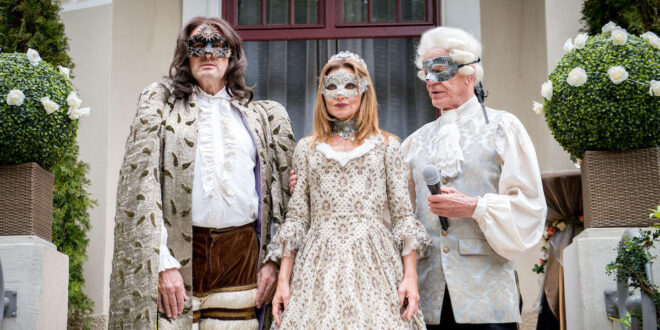 Ballo in maschera / Tempesta d'amore (foto Mediaset)