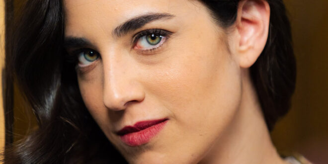 Gina Amarante è Manuela / Micaela a Un posto al sole (foto RAI)
