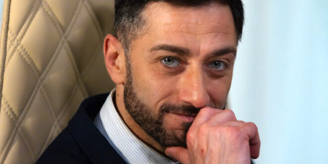 Carlo Caracciolo è Gennaro Gagliotti a Un posto al sole (foto RAI)