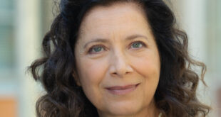 Agata Rolando (Maria Cristina Mastrangeli) / Un posto al sole (foto RAI)