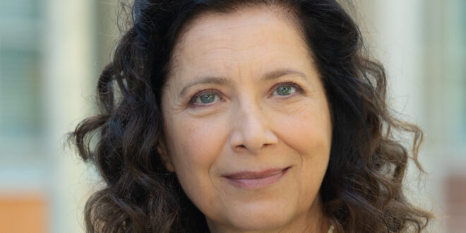 Agata Rolando (Maria Cristina Mastrangeli) / Un posto al sole (foto RAI)