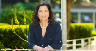 Maria Cristina Mastrangeli è Agata Rolando a Un posto al sole (foto RAI)