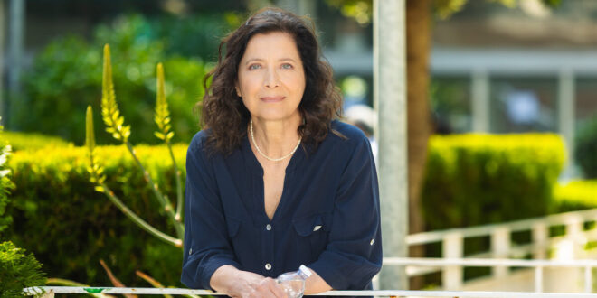 Maria Cristina Mastrangeli è Agata Rolando a Un posto al sole (foto RAI)