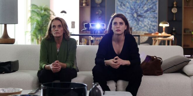 Hulya e Devin / The family (foto Mediaset)
