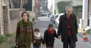 Barak, Enver e i bambini / La forza di una donna (foto Mediaset)