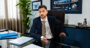 Carlo Caracciolo è Gennaro a Un posto al sole / foto RAI