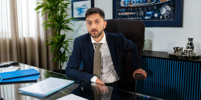 Carlo Caracciolo è Gennaro a Un posto al sole / foto RAI