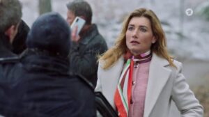 Alexandra assiste all´arresto di Christoph, Tempesta d'amore © ARD (Screenshot)