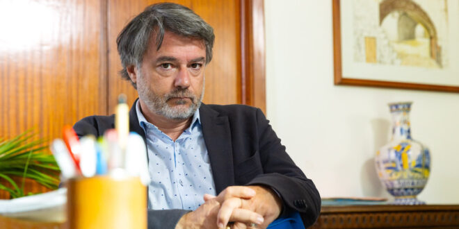 Alberto Rossi è Michele Saviani a Un posto al sole / foto RAI