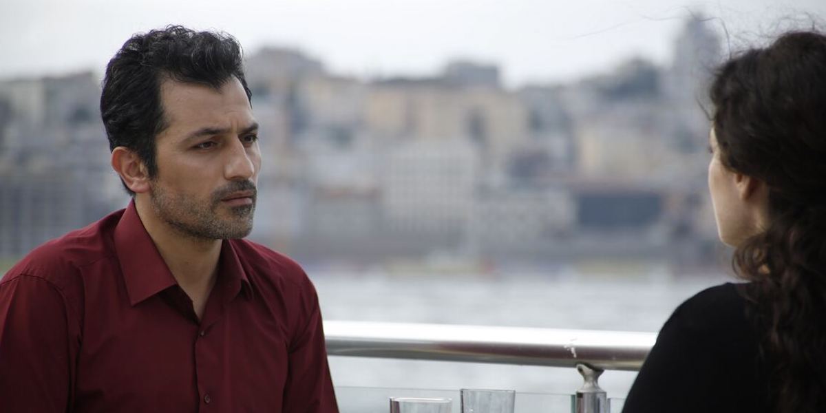 Arif (La forza di una donna) confessa a Bahar e Enver che Şirin ha ucciso  Sarp! | Anticipazioni