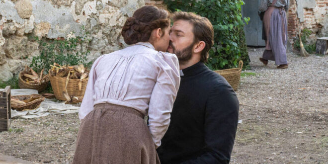 Maria e Padre Samuel / La promessa (foto Mediaset)