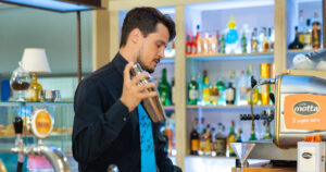 Flavio Gismondi è Gianluca Palladini / Un posto al sole (foto RAI)