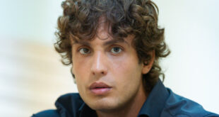 Gianluca Spagnoli è Vinicio Gagliotti a Un posto al sole (foto RAI)