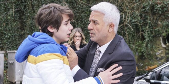 Erim, Yildiz e Halit / Forbidden fruit (foto Mediaset)