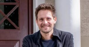 Philip Birnstiel è Massimo Foghetti a Tempesta d'amore