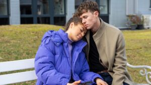 Ana si fa consolare da Philipp, Tempesta d'amore © ARD WDR Saskia Pavek