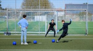 Elias e Leo giocano a calcio, Tempesta d'amore © ARD WDR Christof Arnold