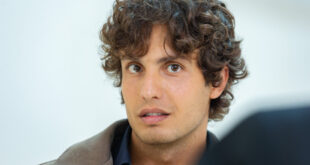 Gianluca Spagnoli è Vinicio / Un posto al sole (foto RAI)