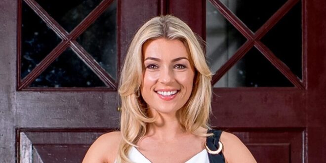 Larissa / Tempesta d'amore