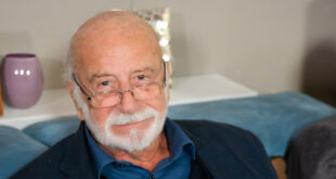 Otello (Lucio Allocca) / Un posto al sole (foto RAI)