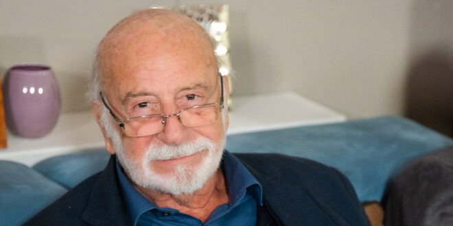 Otello (Lucio Allocca) / Un posto al sole (foto RAI)