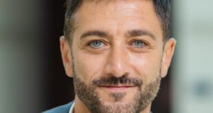 Gennaro / Carlo Caracciolo (Un posto al sole, foto RAI)