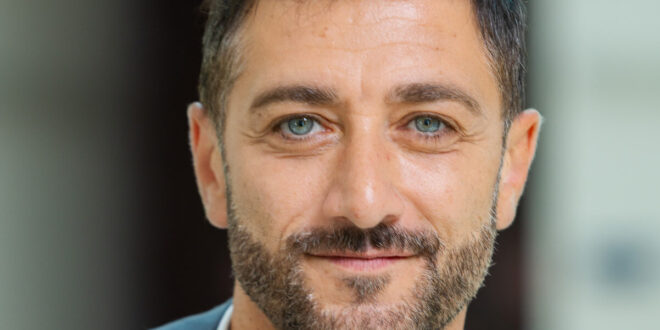 Gennaro / Carlo Caracciolo (Un posto al sole, foto RAI)