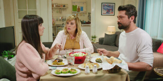Zeynep, Asuman e Alihan / Forbidden fruit (foto Mediaset)