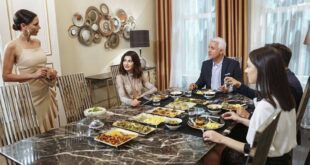 Ender, Sahika e Halit / Forbidden fruit (foto Mediaset)
