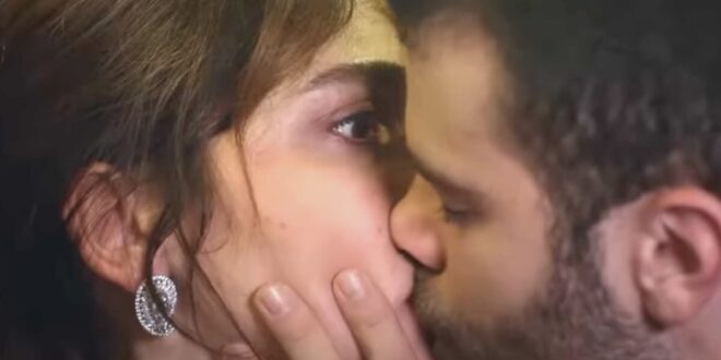 Bacio tra Ceyda e Raif / La forza di una donna