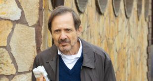 Maurizio (l'attore Giorgio Carosi) / Un posto al sole (foto RAI)